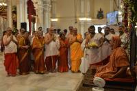 The Yajamans of the 1st day Durga Homa seekings blessings from HH Swamiji